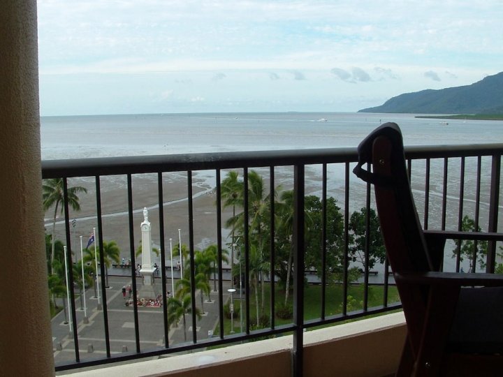 卡恩斯公寓艾斯普拉奈德海景酒店(Cairns Apartment Esplanade Ocean Views)