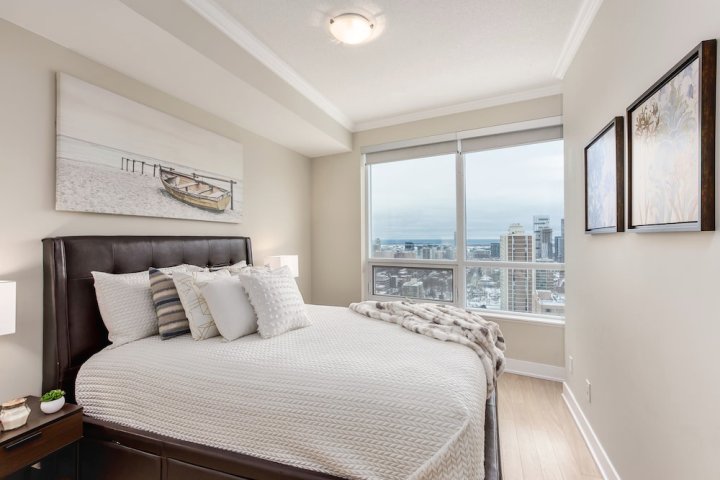快捷住宿 - 全景城市景观现代 2 居共管公寓(QuickStay - Modern 2-Bedroom Condo, Panoramic City Views)