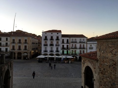 卡塞雷斯梅约广场公寓酒店(Apartamento Plaza Mayor Cáceres)