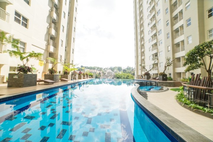 帕拉延甘住宅公寓酒店 - 可直达游泳池(Cozy Apartment at Parahyangan Residence with Direct Access to Swimming Pool)