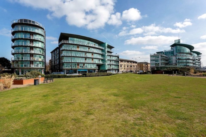 圣卡萨琳码头顶层房酒店(St Katharine's Dock Penthouse)