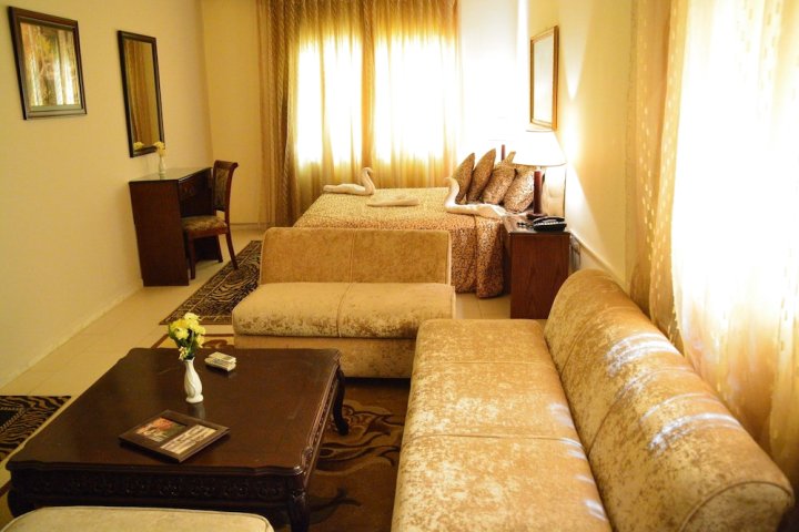 法罗兹宫殿酒店(Al-Nayrouz Palace Hotel)