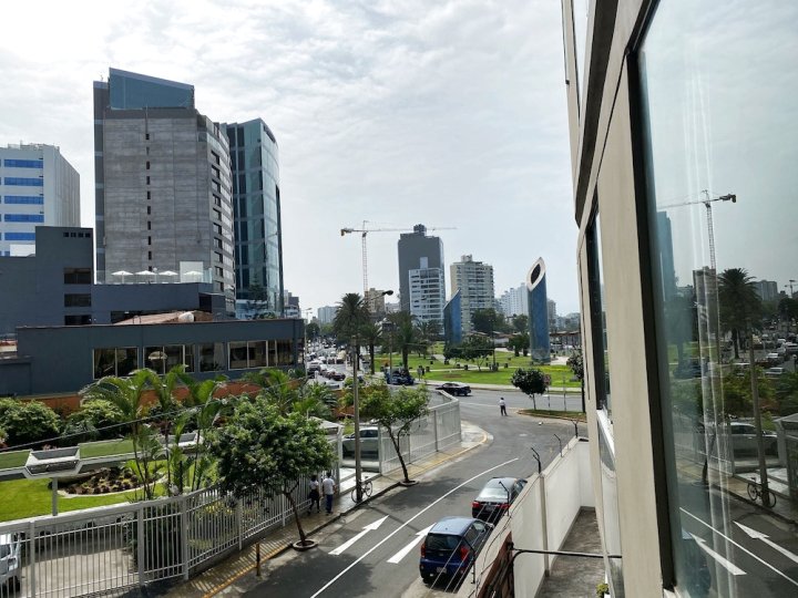 Upscale 2BR at Larcomar, Miraflores