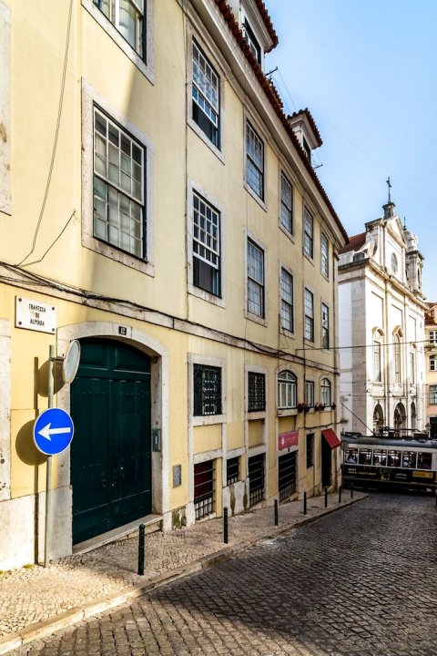 里斯本市中心奢华家庭住宅酒店(Lisbon Downtown Luxury Family Residence)