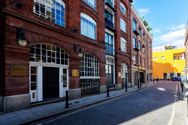 伦敦大桥货站阁楼酒店(Warehouse Loft in London Bridge)