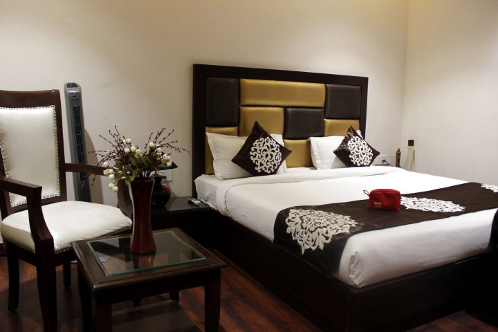 阿南德豪尔萨 OYO 高级酒店 2(OYO Premium Anand Vihar 2)