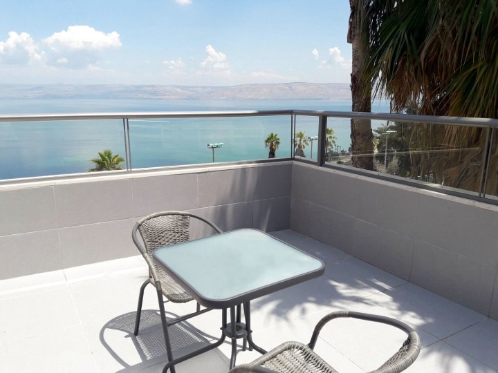 Luxurious House on the Sea of Galilee