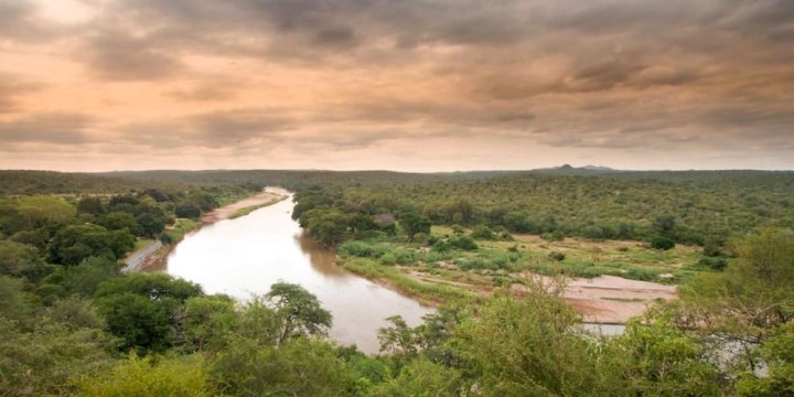 纳雷迪野生动物园旅馆(Naledi Game Lodges)