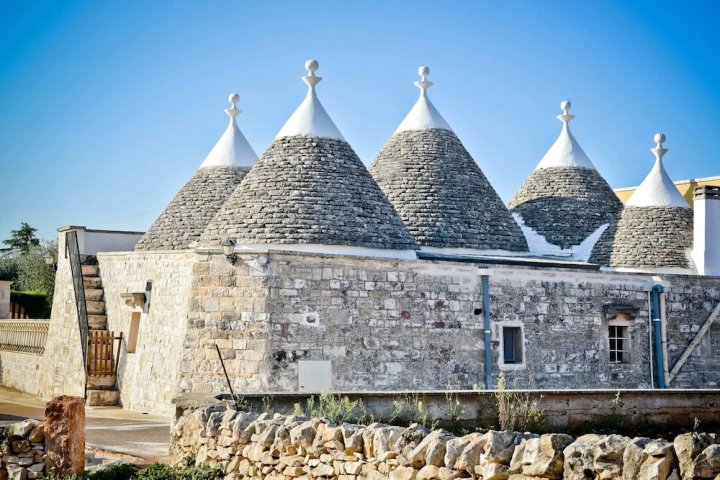 我的五个圆顶带游泳池(I Cinque Trulli with Swimming Pool)