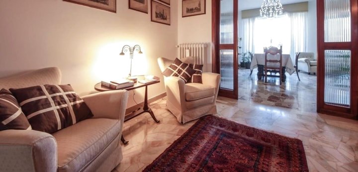 现代大道奢华公寓阳台酒店(Via Modena Luxury Apartment with Terrace)