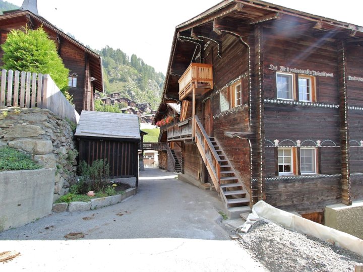 位于贝滕/瓦莱的接近阿莱奇滑雪区的乡村木制小屋(Rustic Wooden Chalet in Betten Valais Near the Aletsch Arena Ski Area)