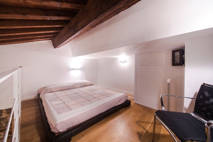 佛罗伦萨中央位置诱人 3 居公寓酒店(Central Location in Florence Inviting 3Bd Apt)