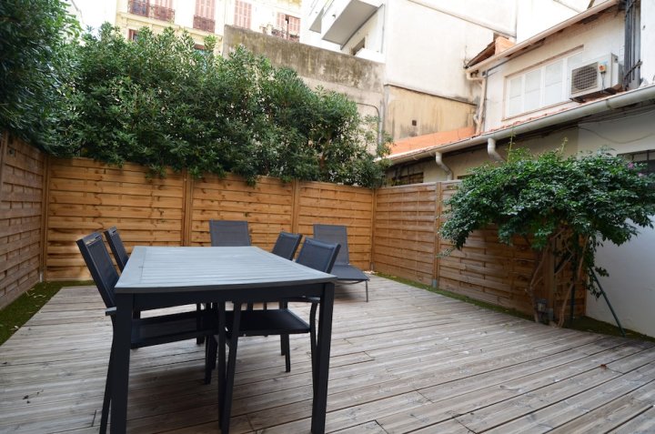 Amazing apartment 4 persons with big Terrace in Carré d'Or district in Nice