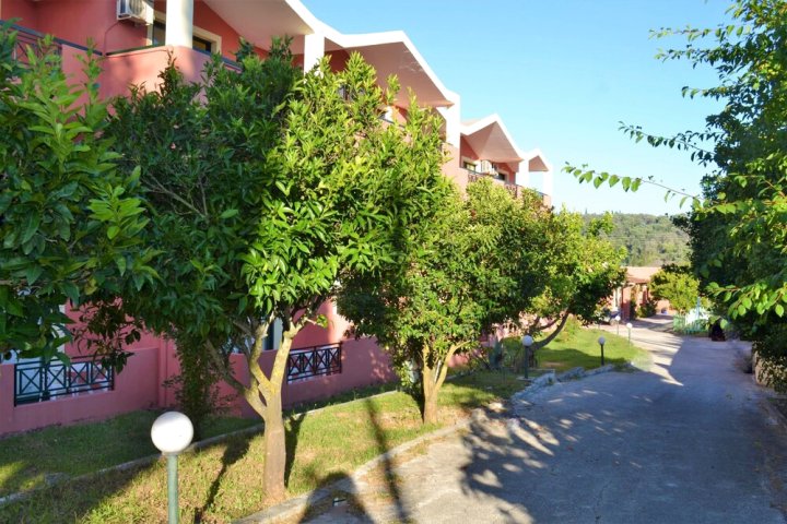波里赞尼酒店(Polyxeni Hotel)