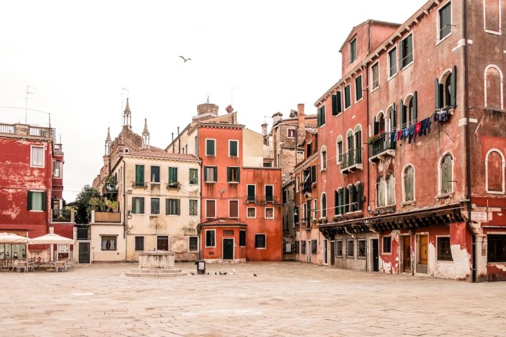 金与红威尼斯风格酒店(Gold and Red - the Venetian Style)