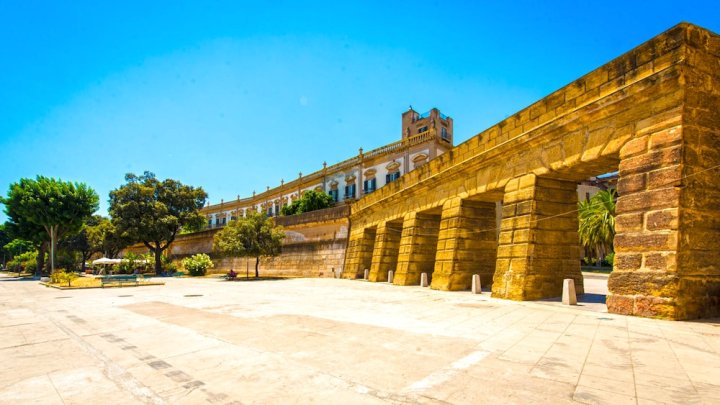 海景历史大楼公寓酒店(Amazing Sea View in Historic Building in Downtown by Wonderful Italy)