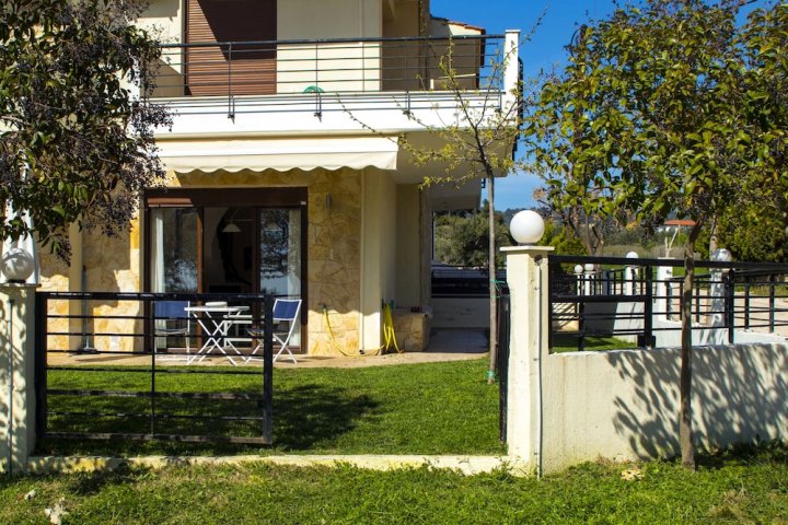 盖丁海边之家酒店(Guedin Sea Side House)