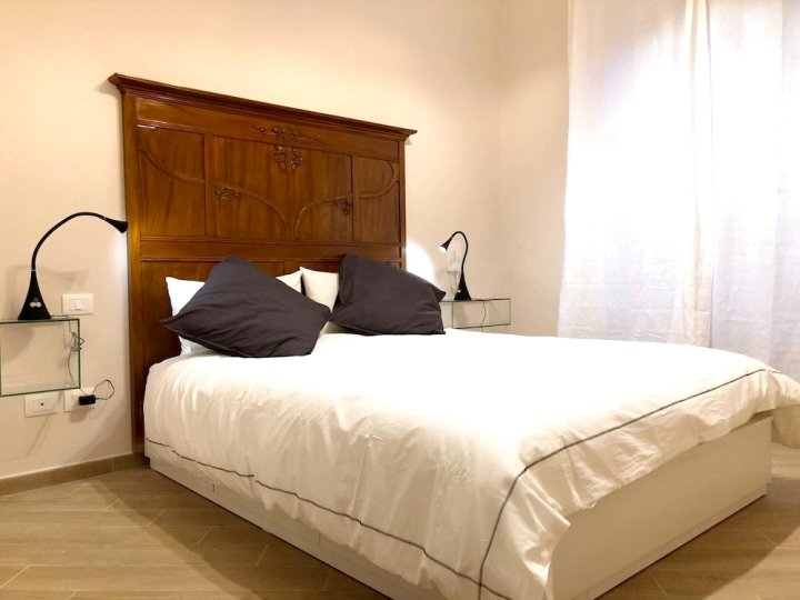 巴勒莫公寓一房美丽城景酒店 - 附装潢阳台及无线上网 - 离海滩 6 公里(Apartment with One Bedroom in Palermo, with Wonderful City View, Furni)