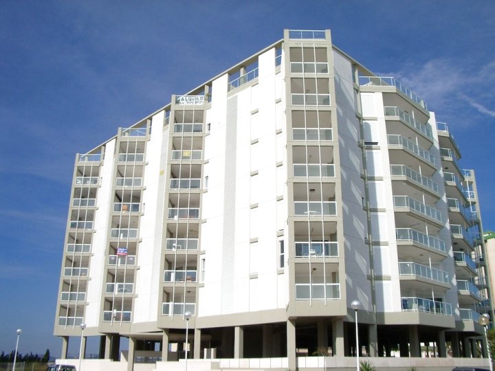 海滩上现代顶层房公寓酒店(Modern Penthouse Apartment on The Beach)