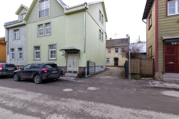 塔图安静浪漫广场之家公寓酒店(Quiet Romantic Studio Plus Parking, Tartu Home)
