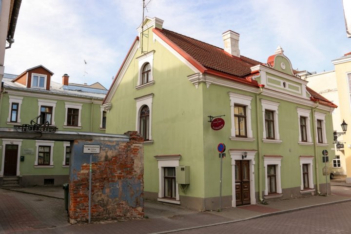 顶层房套房老城塔尔图之家公寓酒店(Penthouse Suite Old Town Tartu Home Apt.)