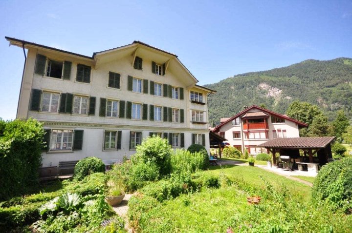 Interlaken Town House Sleeps 12 Guests Central