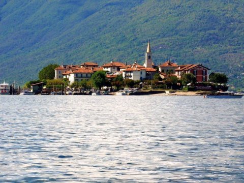 罗砍达湖畔住宿加早餐旅馆(La Locanda Al Lago)