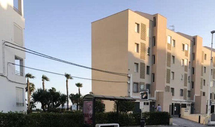 莫特里 2 居出租公寓 - 可使用游泳池/无线上网 - 近海滩(Apartment with 2 Bedrooms in Motril, with Pool Access and Wifi Near the Beach)