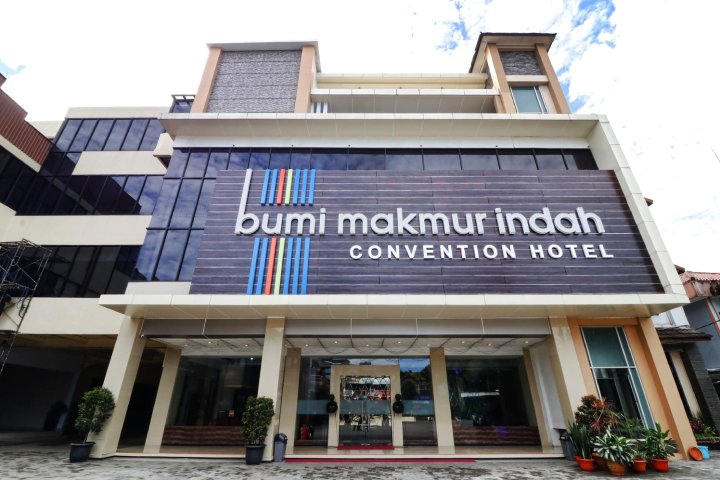 布米马克穆尔英酒店(Hotel Bumi Makmur Indah)
