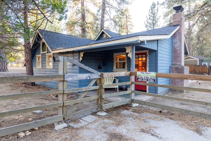 Mountain Cottage-1882 by Big Bear Vacations