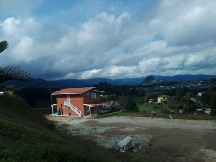 米拉多尔瓜塔佩俯瞰旅馆(LookOut Lodge Mirador de Guatape)