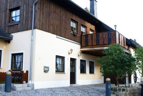 厄尔士肖乐兹劳恩斯泰恩公寓(Ferienwohnung am Schloss Lauenstein im Erzgebirge)