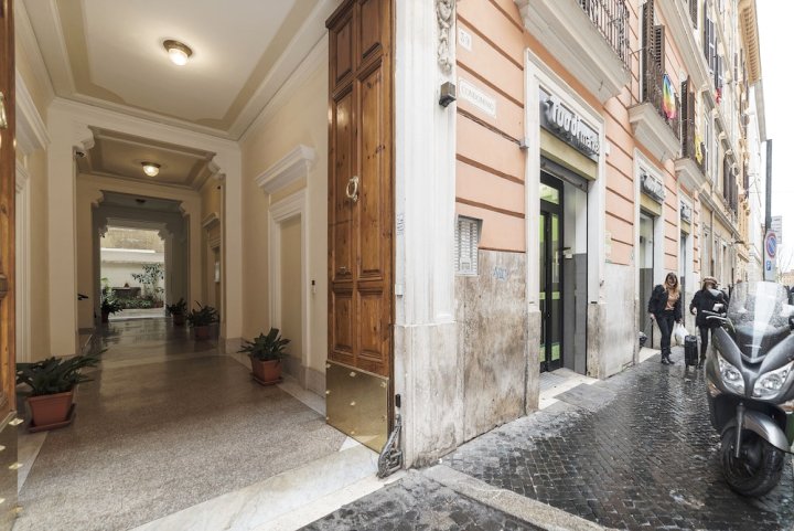 维托里奥艾曼努乐和竞技场开放式客房酒店(Vittorio Emmanuele & Colosseo Studio)