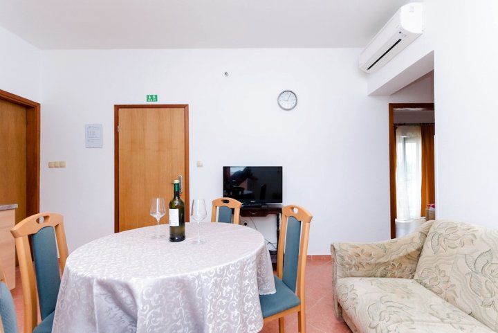 路比卡客房公寓酒店(Apartments and Room Ljubica)