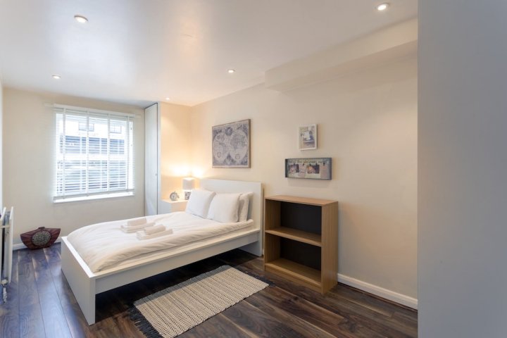 东伦敦时尚温馨 4 居之家小屋(Stylish and Homely 4 Bedroom Home in East London)