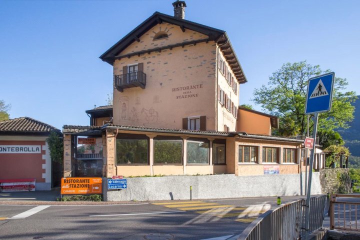 戴拉餐厅站酒店(Ristorante Della Stazione)