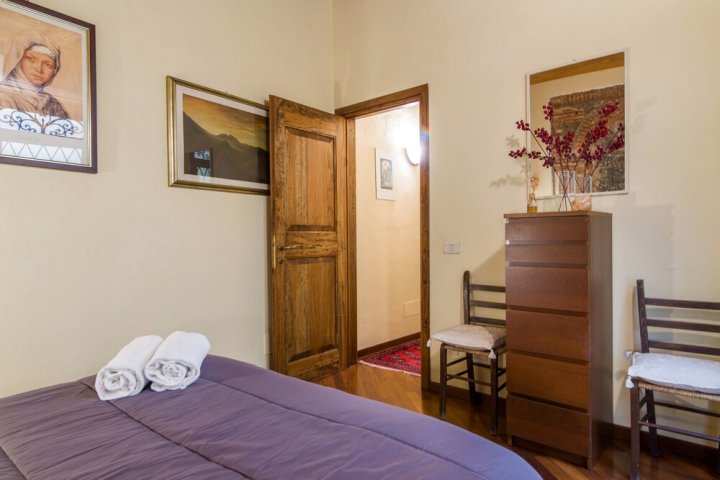 佛罗伦萨阿里恩托浪漫公寓酒店(Florence Ariento Romantic Apartment)