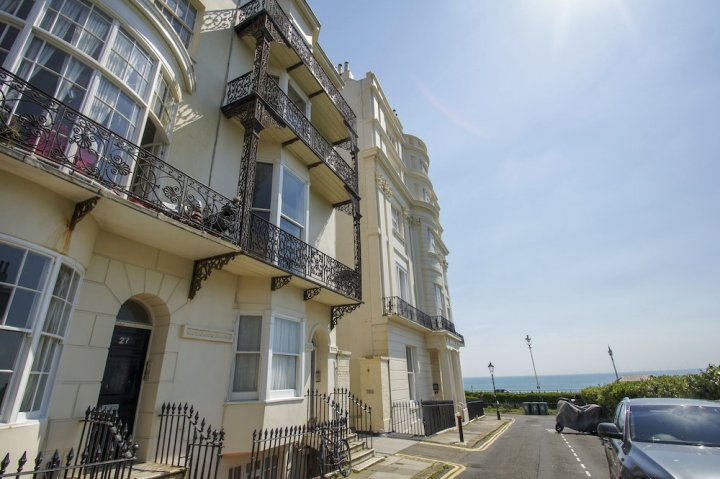 摄政海景出租公寓 - 布莱顿假日出租(Regency Apartment Sea View by Brighton Holiday Lets)