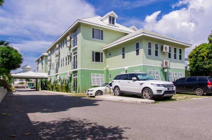 八之 24 牙买加专业之家酒店(Eight 24 by Pro Homes Jamaica)