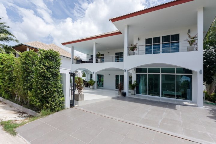 现代 4 居游泳池别墅酒店 - VY(Modern 4 Bedrooms Pool Villa - VY)