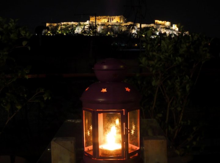 普西里艺术屋顶公寓酒店(Psirri Artistic Rooftop Apartment with Acropolis View)