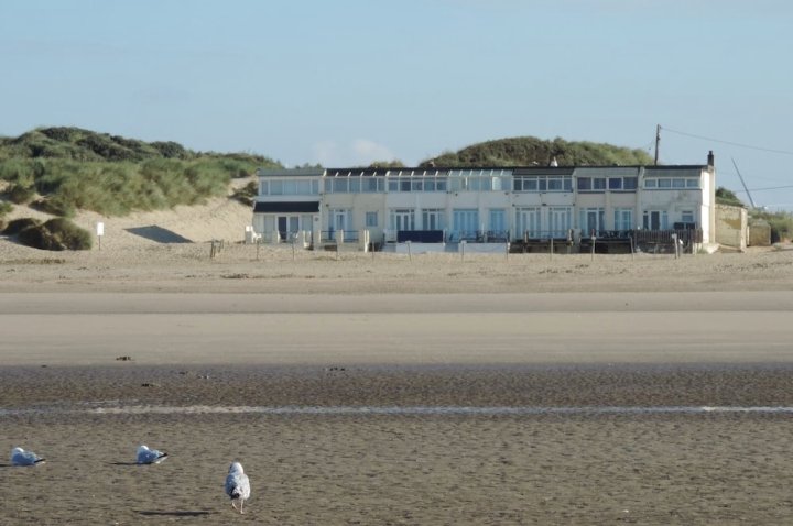 坎贝尔沙滩偷渡海滩别墅酒店(Stowaway Beach House Camber Sands)