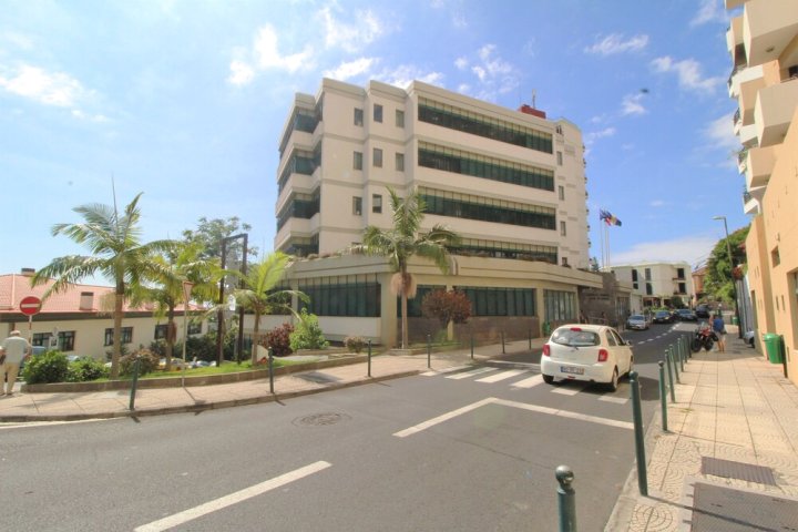 市中心海景灰色公寓酒店(Grey Apartment in City Center with Sea View)