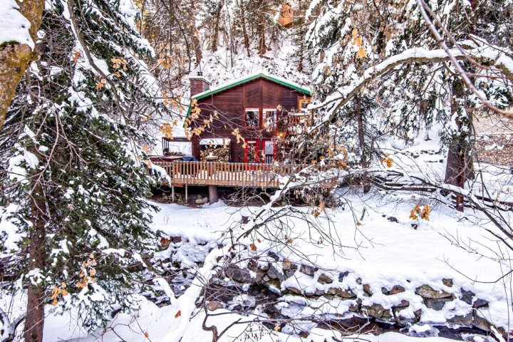 Creekside Cabin