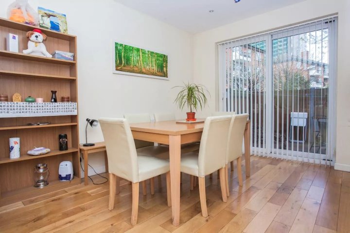 南伯蒙德宽敞 2 居之家酒店(Spacious 2 Bedroom House in South Bermondsey)