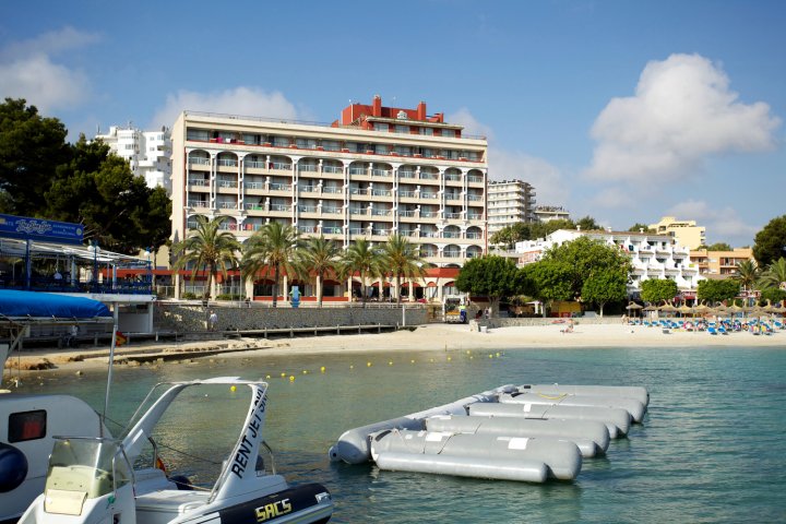 萨拉玛科莫多洛海滩酒店(Seramar Hotel Comodoro Playa)