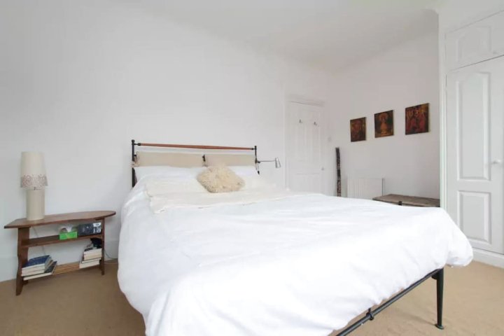 Beautiful Bright 2-Bed Home in Hackney