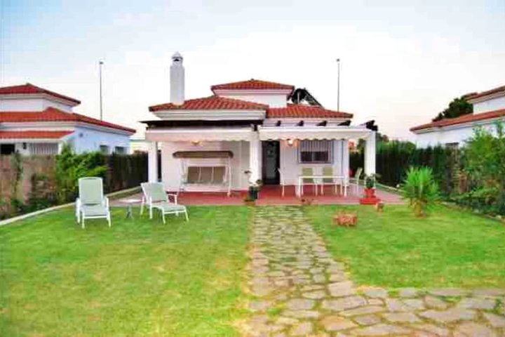 House with 3 Bedrooms in Barrio Nuevo, with Shared Pool and Enclosed Garden Near the Beach
