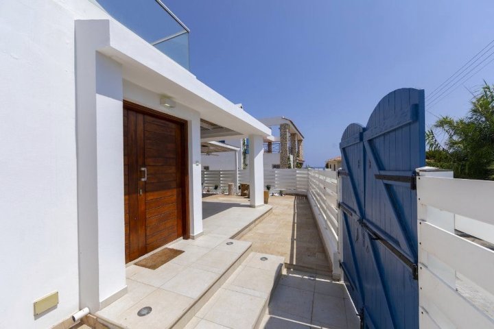 普罗塔拉斯塞里福斯海滨别墅酒店(Protaras Villa Serifos by The Sea)