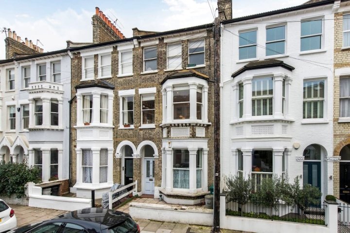 近期翻新的迷人的富勒姆2室公寓(Charming, Recently Renovated 2-Bed in Fulham)